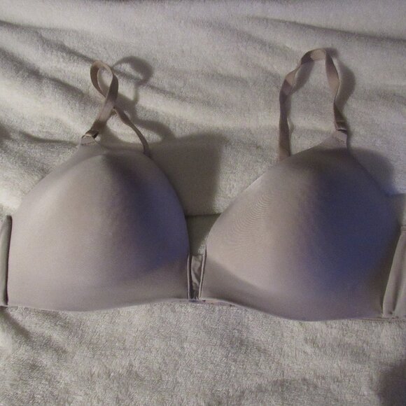 Victoria's Secret No Wire Bra 38C - Picture 1 of 7